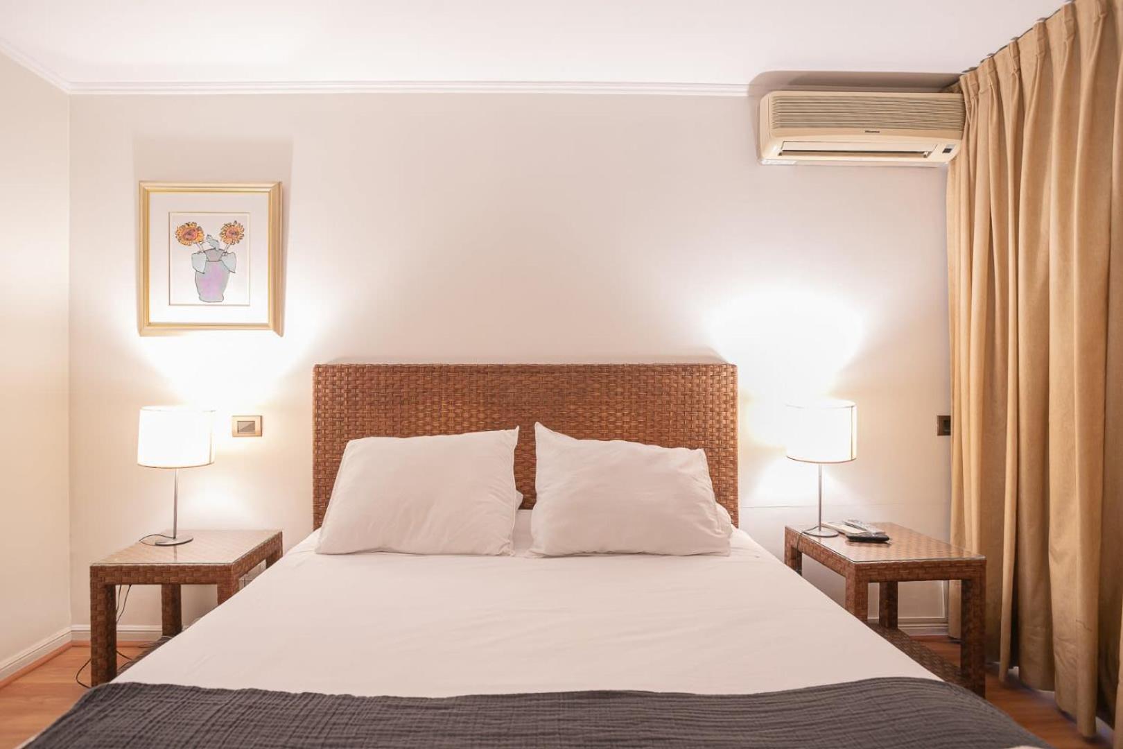 Comfy Urban Style Steps From Costanera Center Apartment *