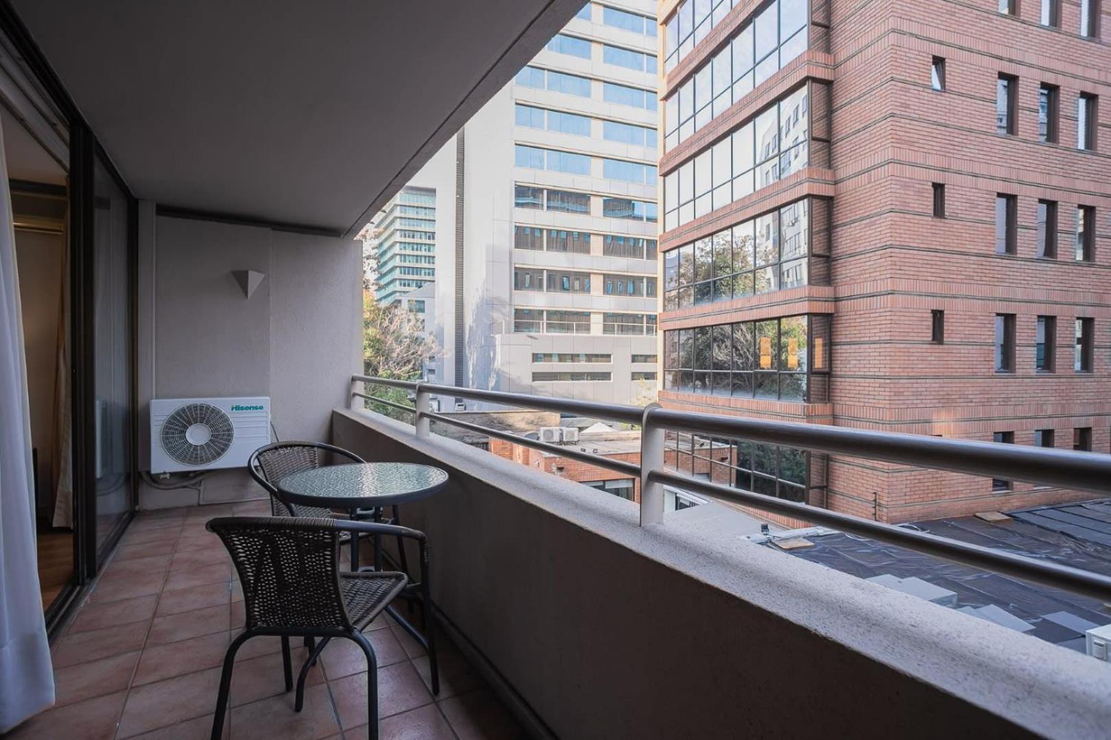 Comfy Urban Style Steps From Costanera Center *