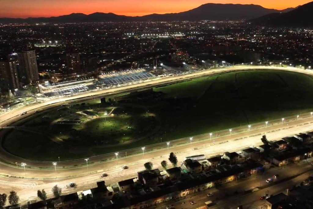 2 En En Fente Al Metro - Hipodromo De Chile Y Estadio San Laura