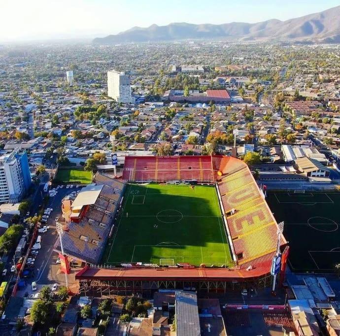 2 En En Fente Al Metro - Hipodromo De Chile Y Estadio San Laura Santiago