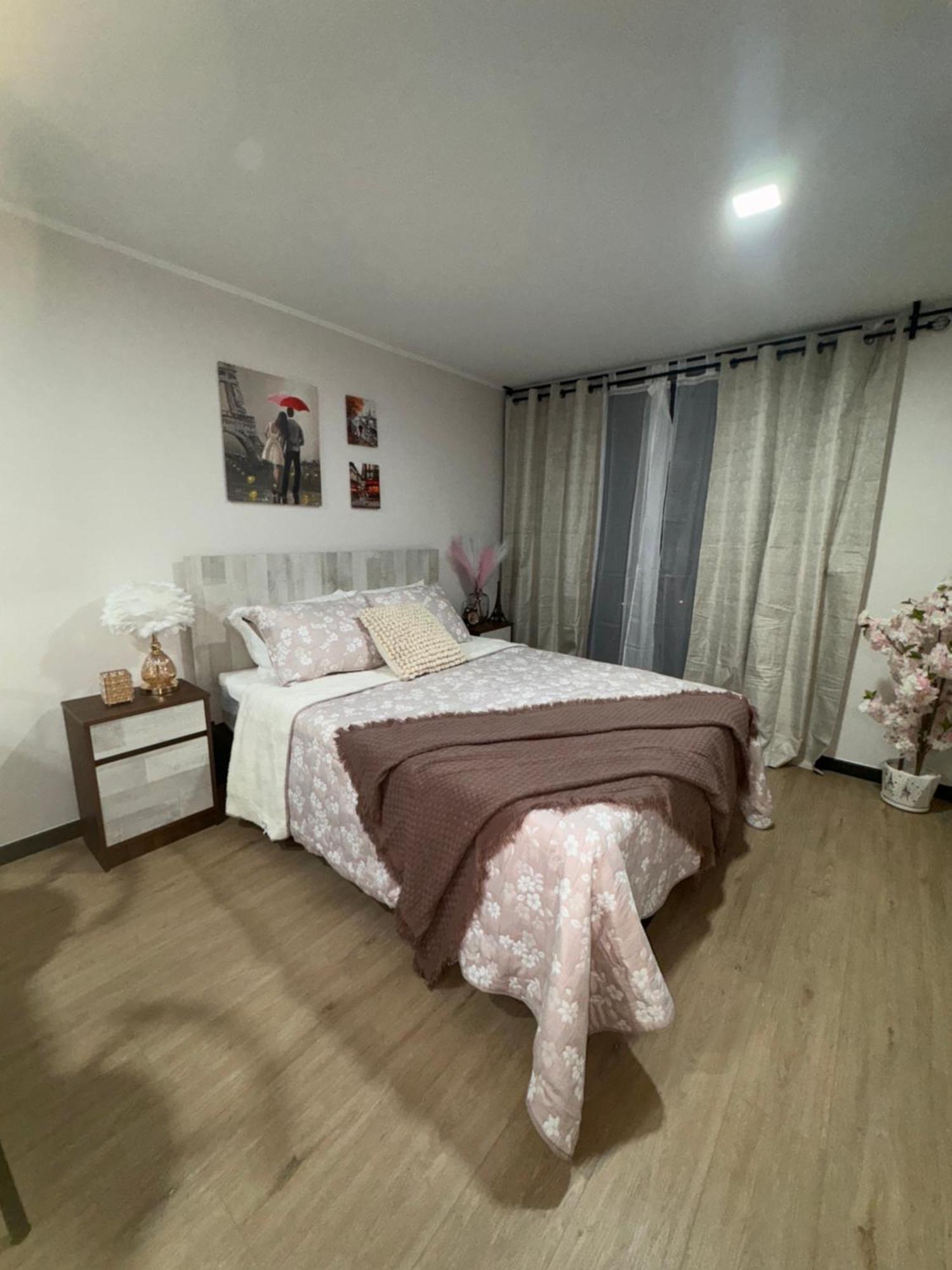 Apartamento Paris En Santiago, Un Departamento De Lujo Santiago de Chile