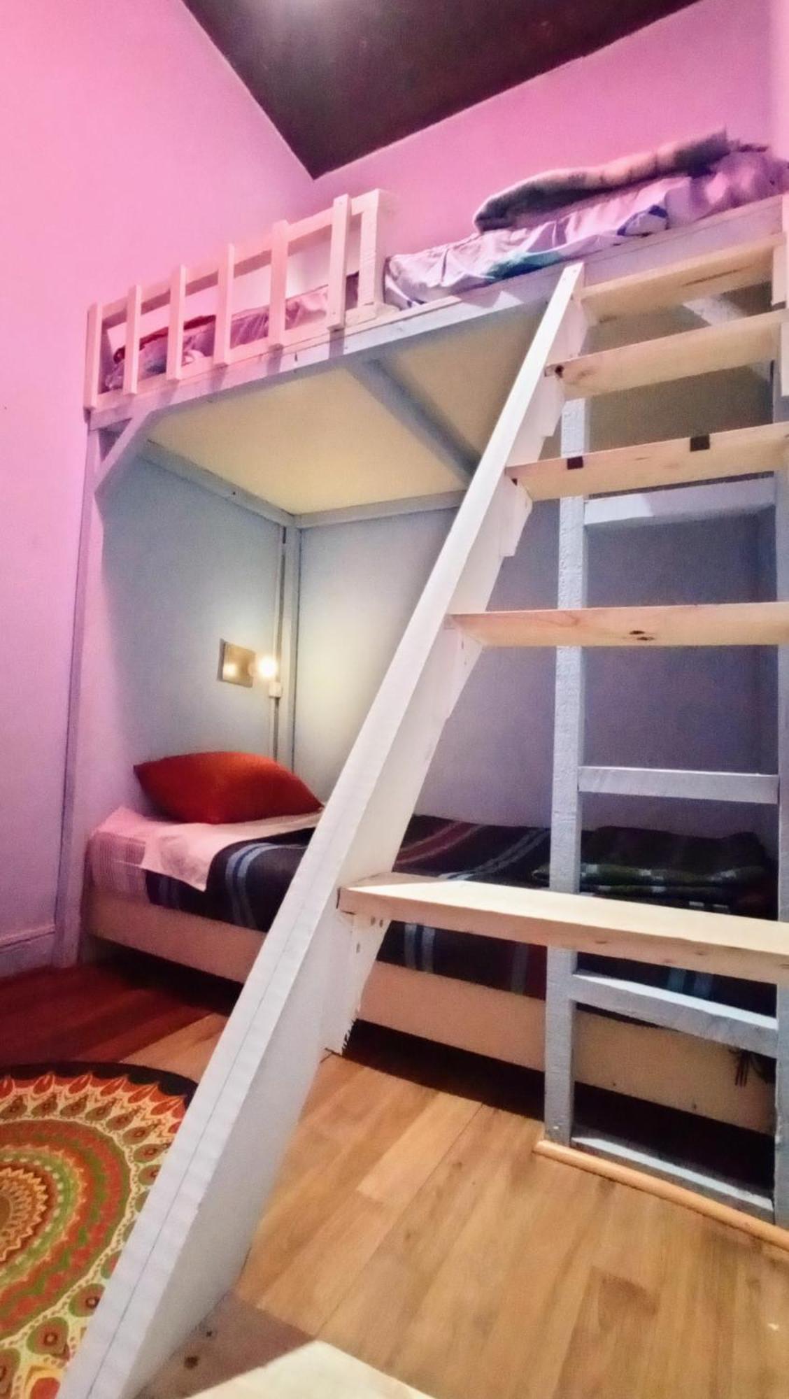 Origenes Hostal *