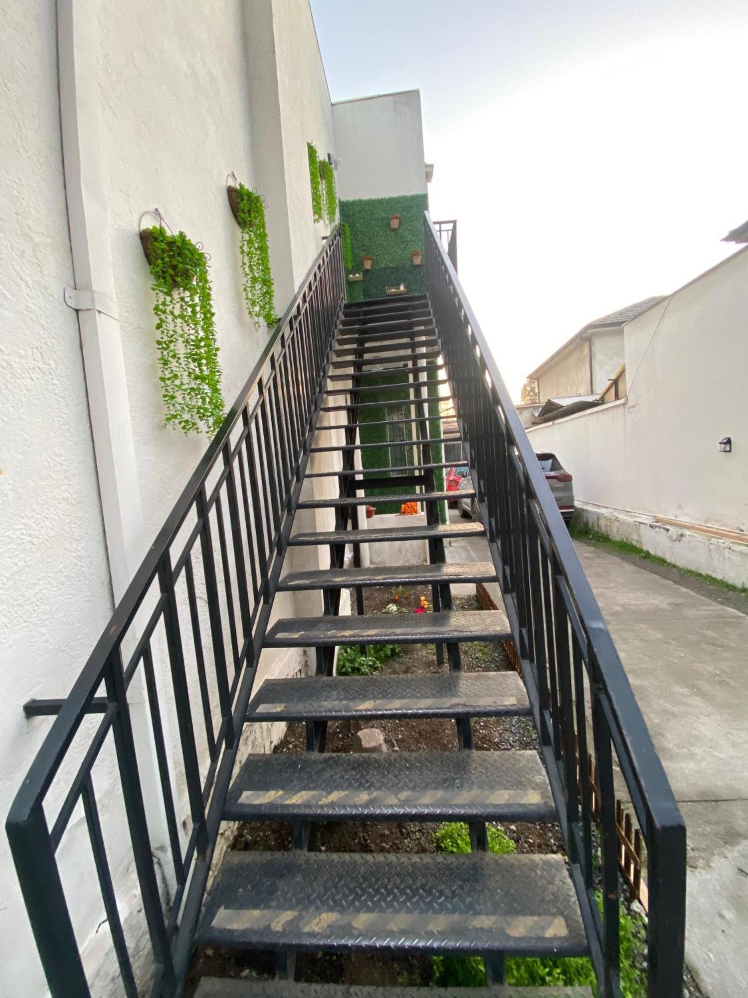 Pensión 3 Con Bano Compartido En Providencia Casa