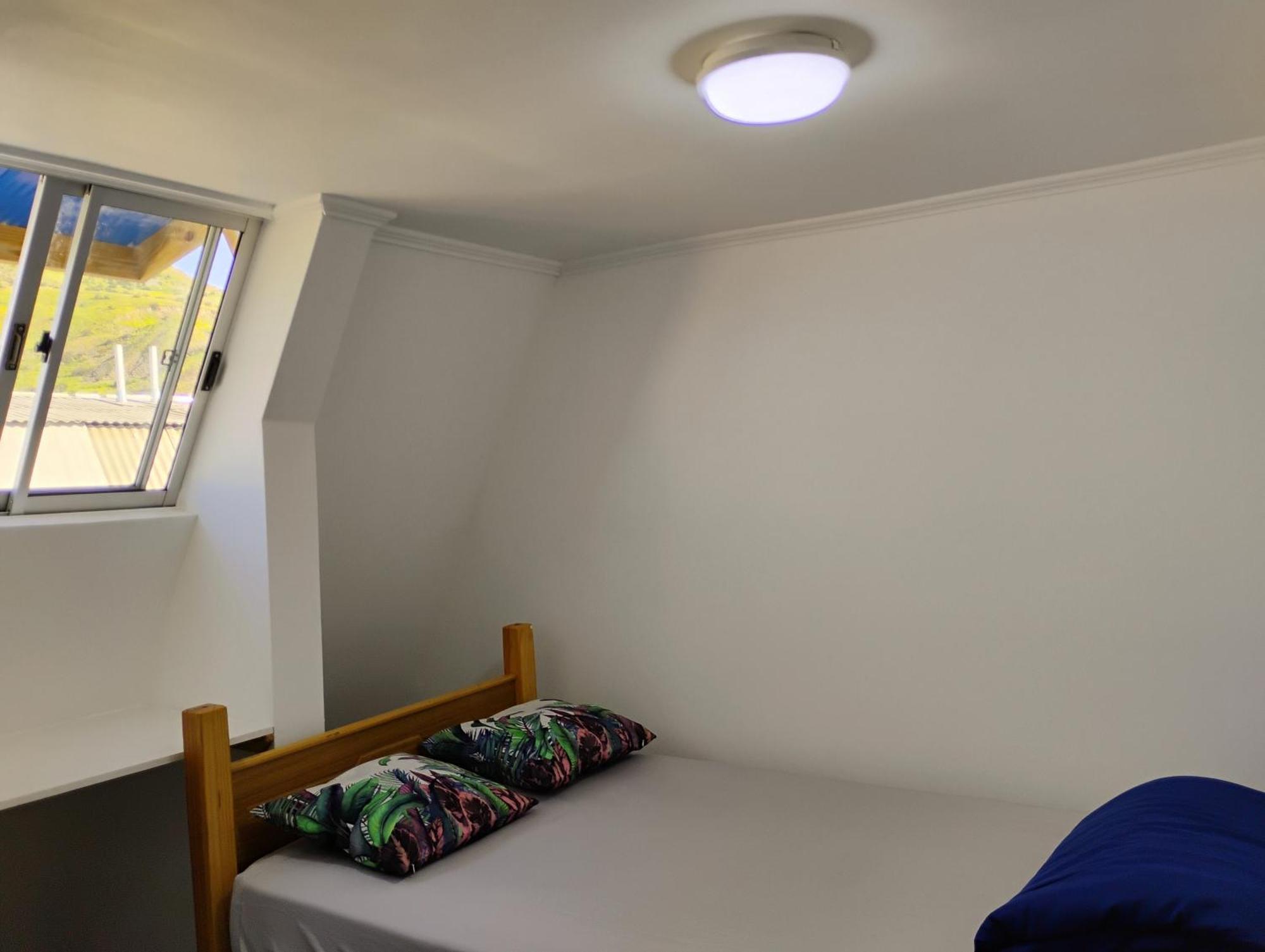 Backpackers House - Near The Airport