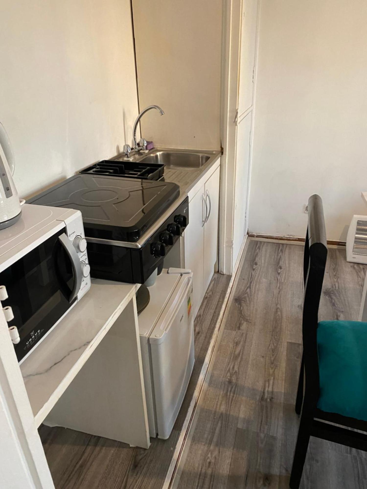 Apartamento C Depto Estudio Remodelado En Antiguo Edificio Escuela Militar El Golf Santiago de Chile