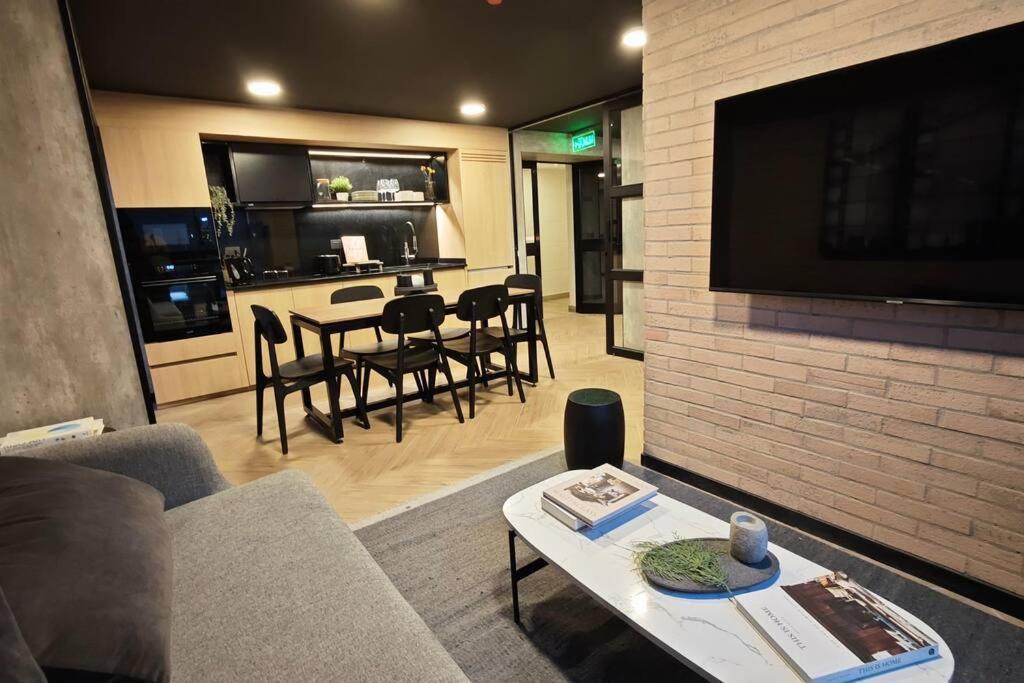 Nuevo, Encantador Y Equipado Dpto En Apartamento