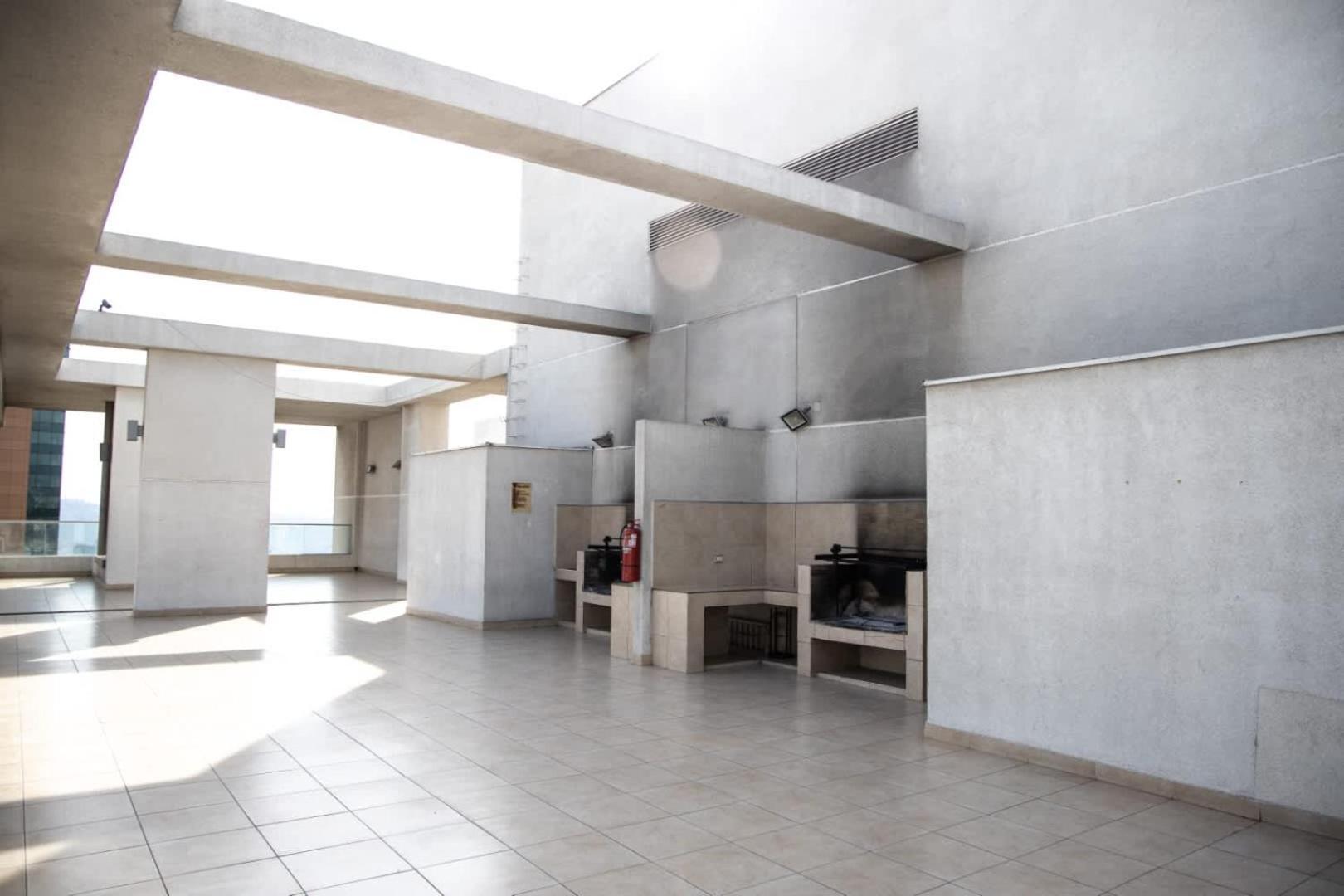 Apartamento Spacious Steps Away From Parque Arauco *