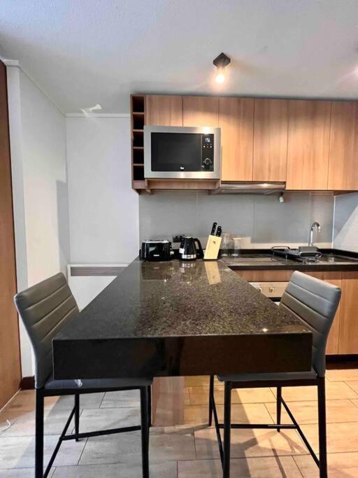 Departamento Totalmente Equipado En Condes Con Aire Acondicionado