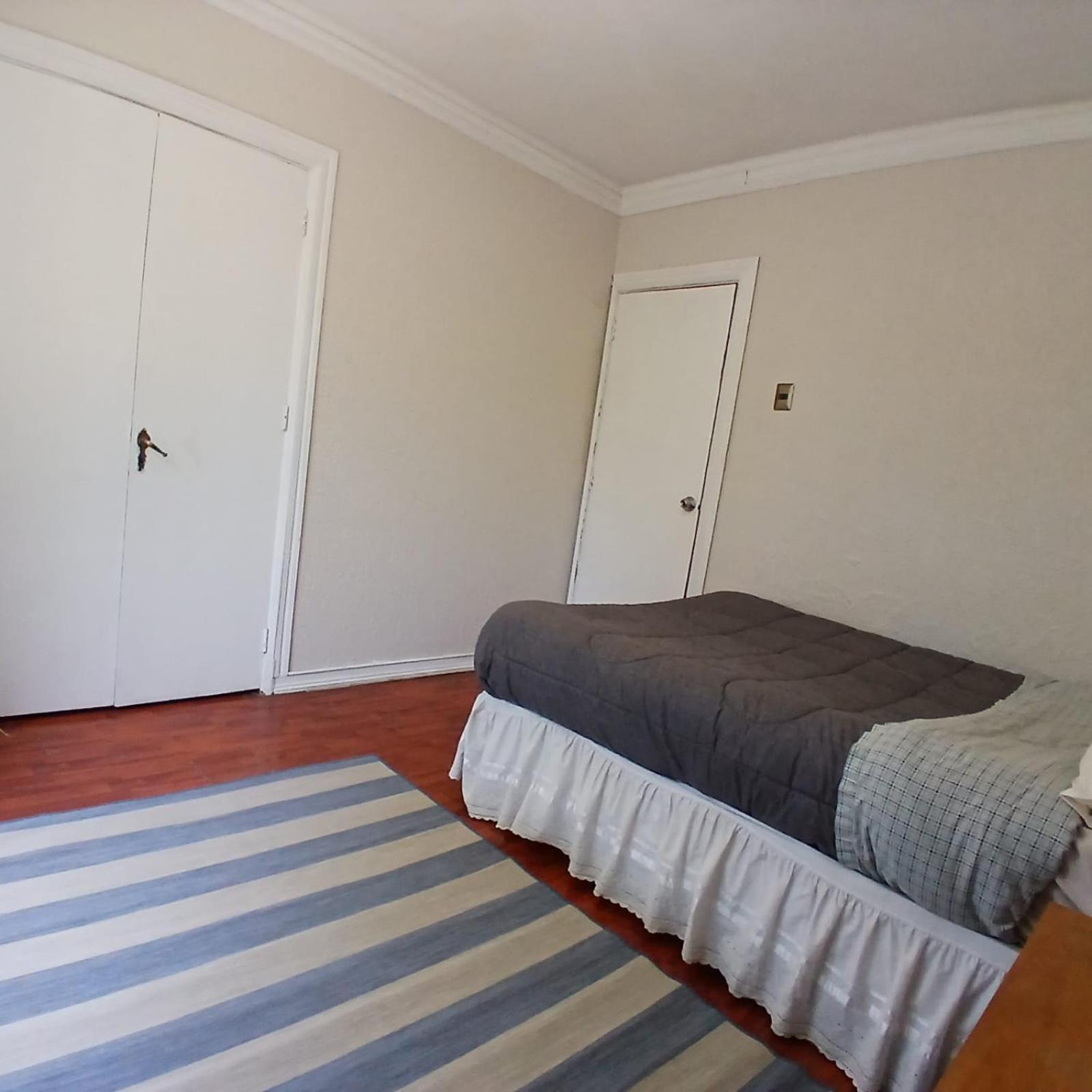 Habitacion En Dpto Paseo Bulnes Hospedagem domiciliar Santiago