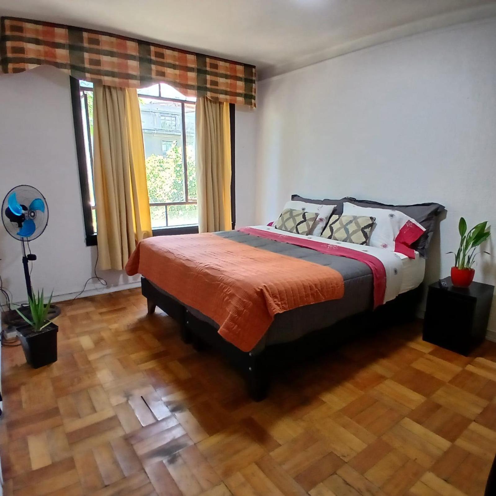 Hospedagem domiciliar Habitacion En Dpto Paseo Bulnes Santiago