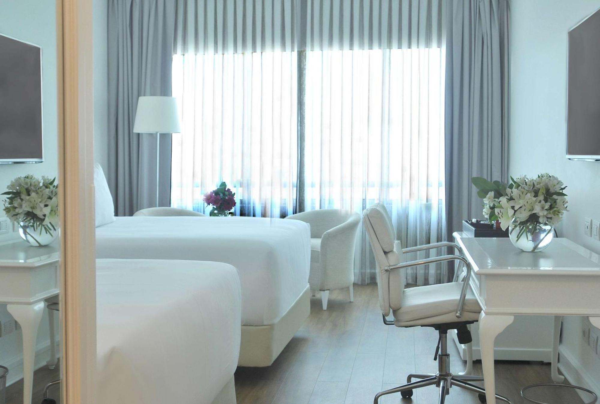 Hotel Nh Collection Plaza 5*
