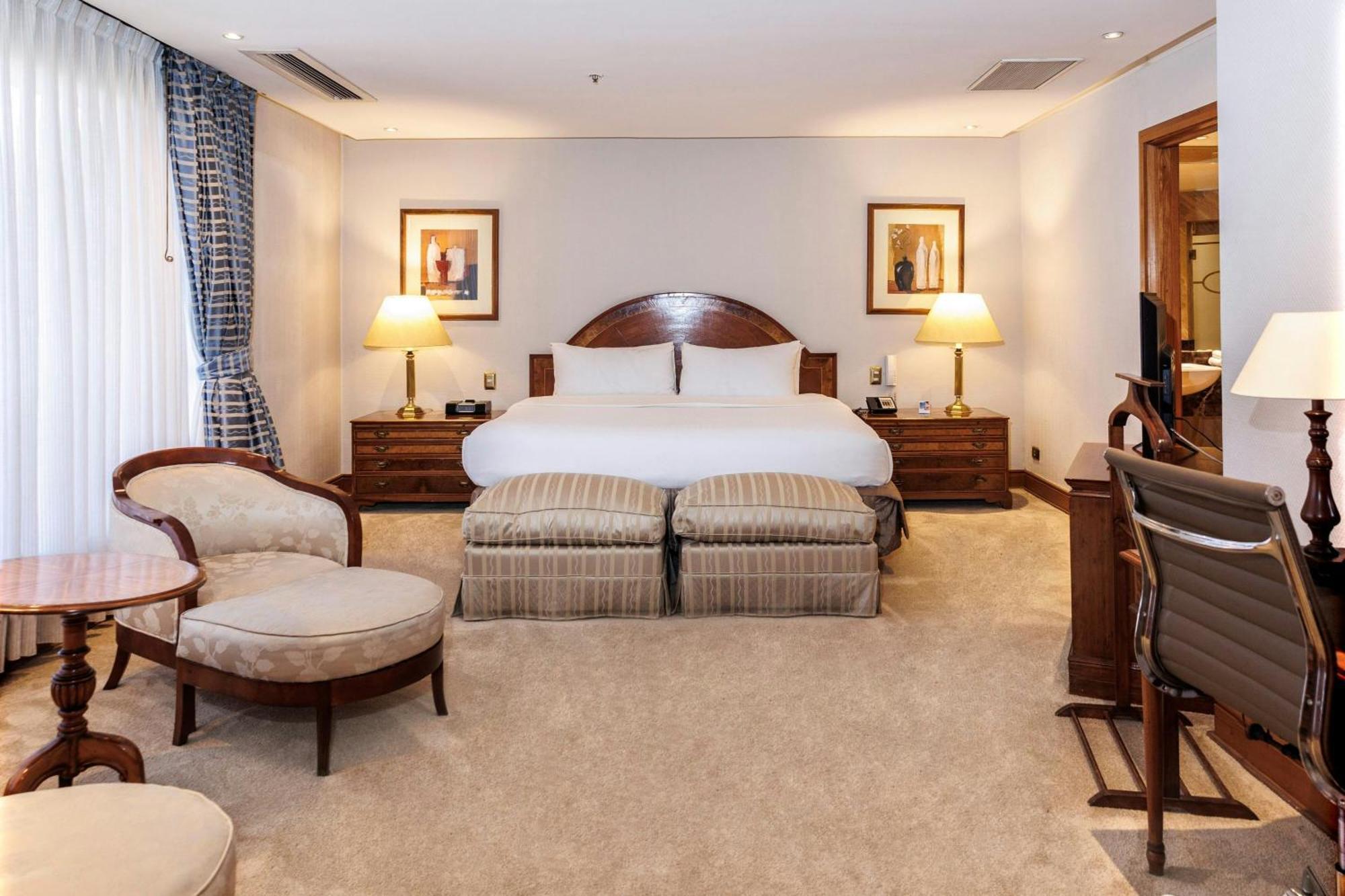 Crowne Plaza 5*