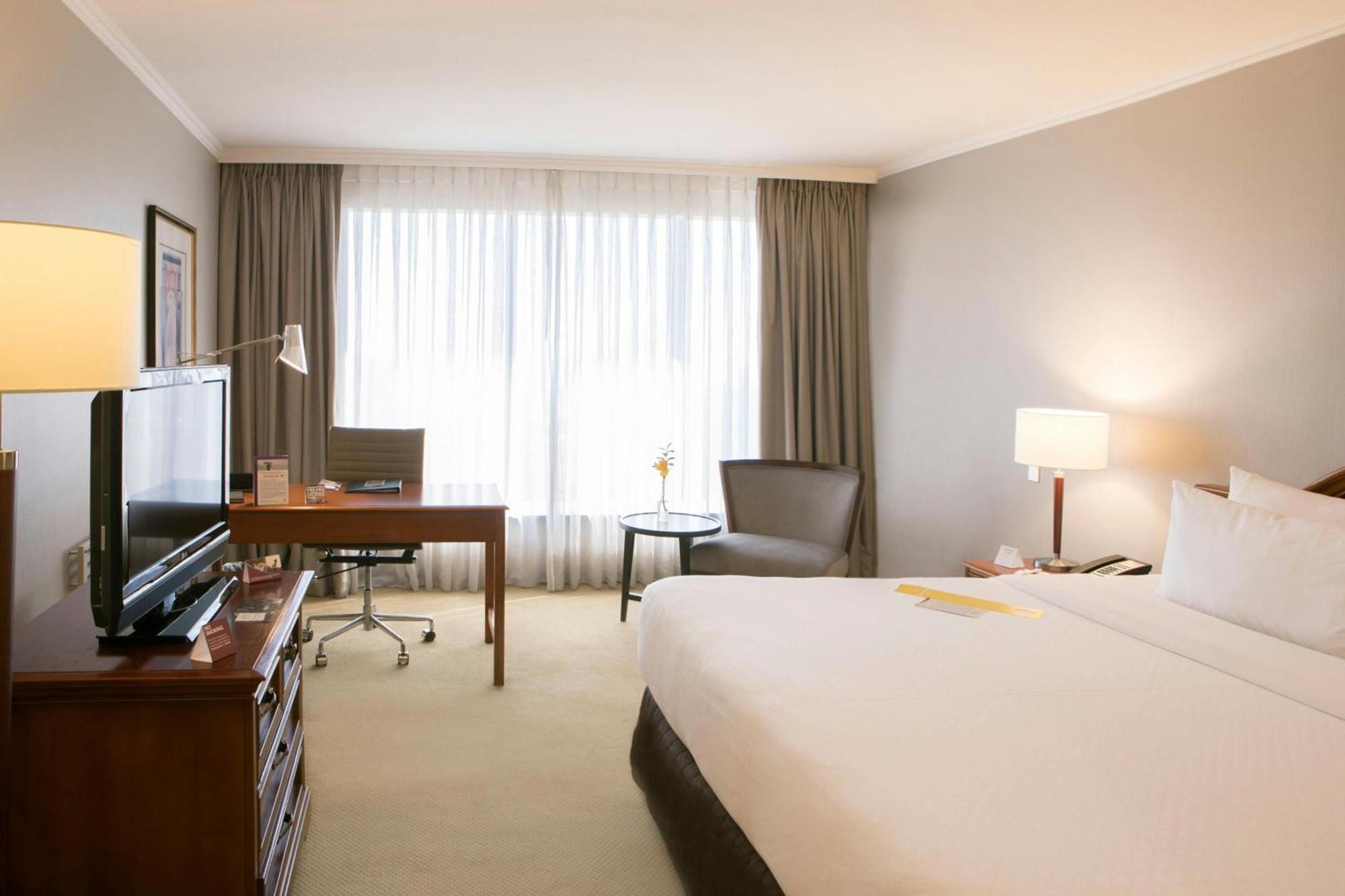 Crowne Plaza Hotel 5*