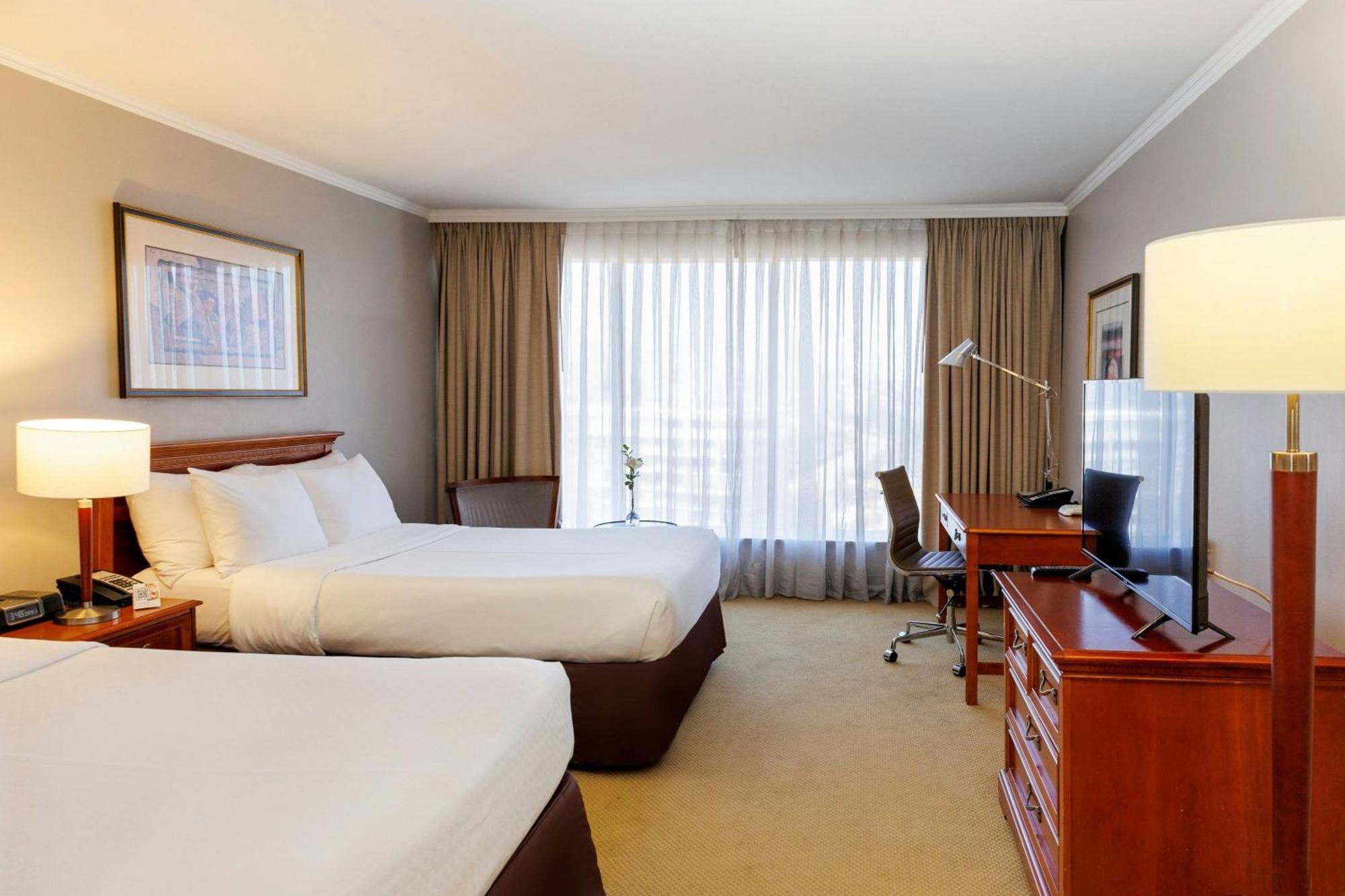 Crowne Plaza 5*