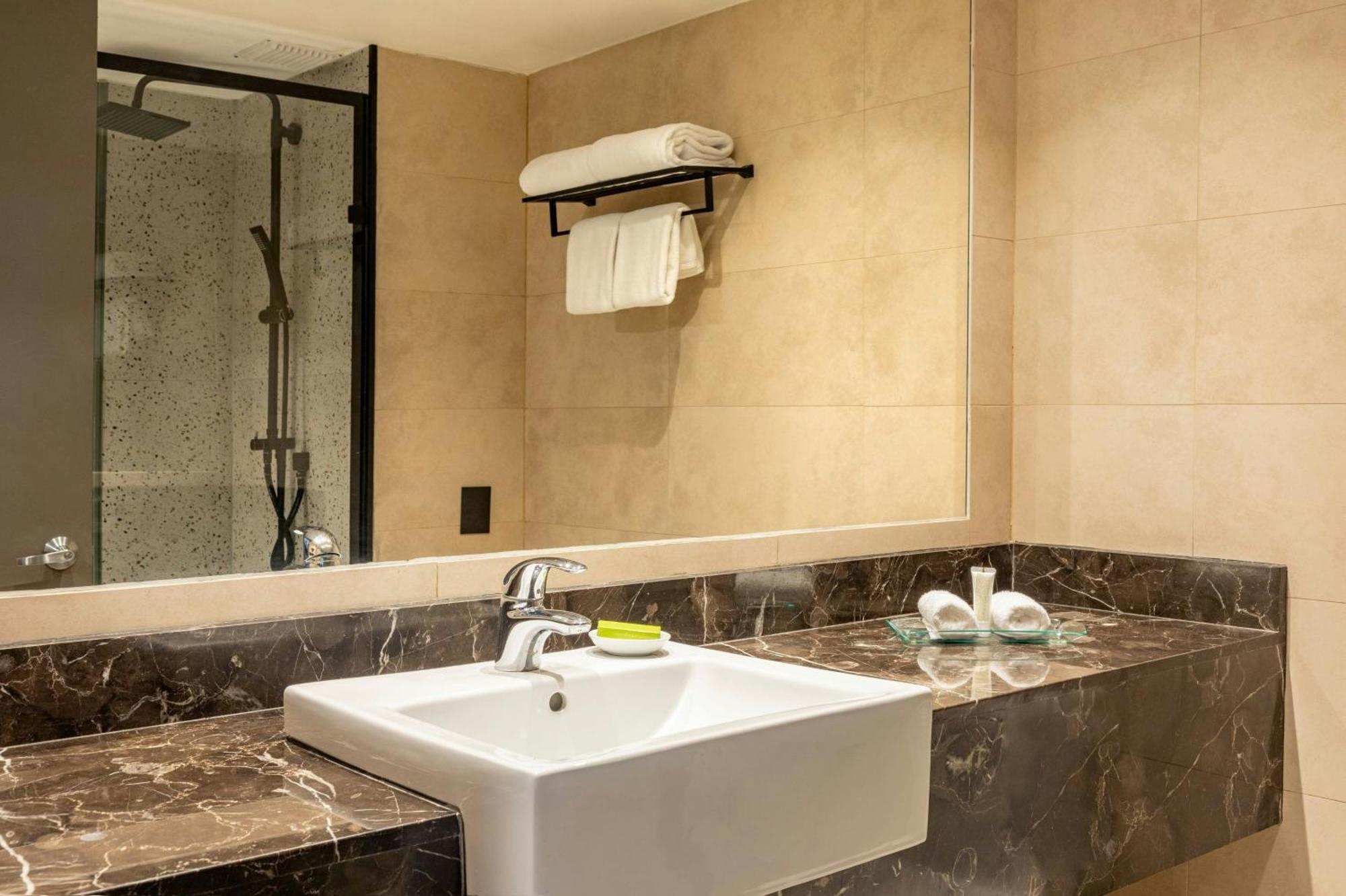 Crowne Plaza 5*