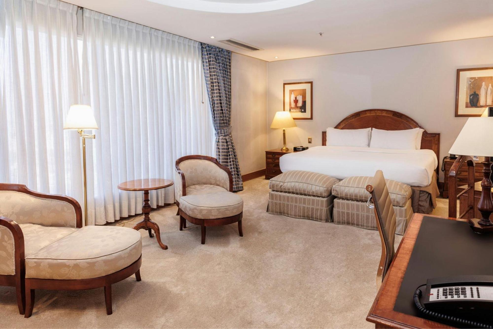 Crowne Plaza Hotel 5*