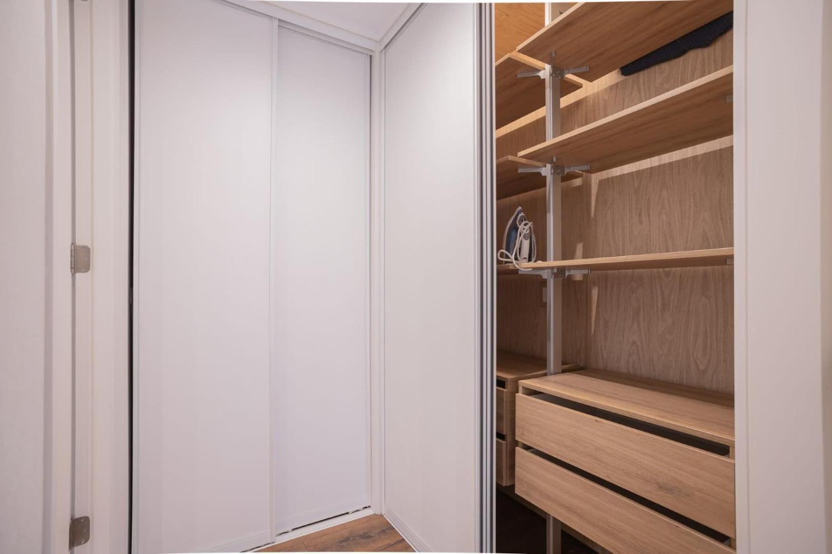 Total Comfort Steps From Parque Araucano Apartment *