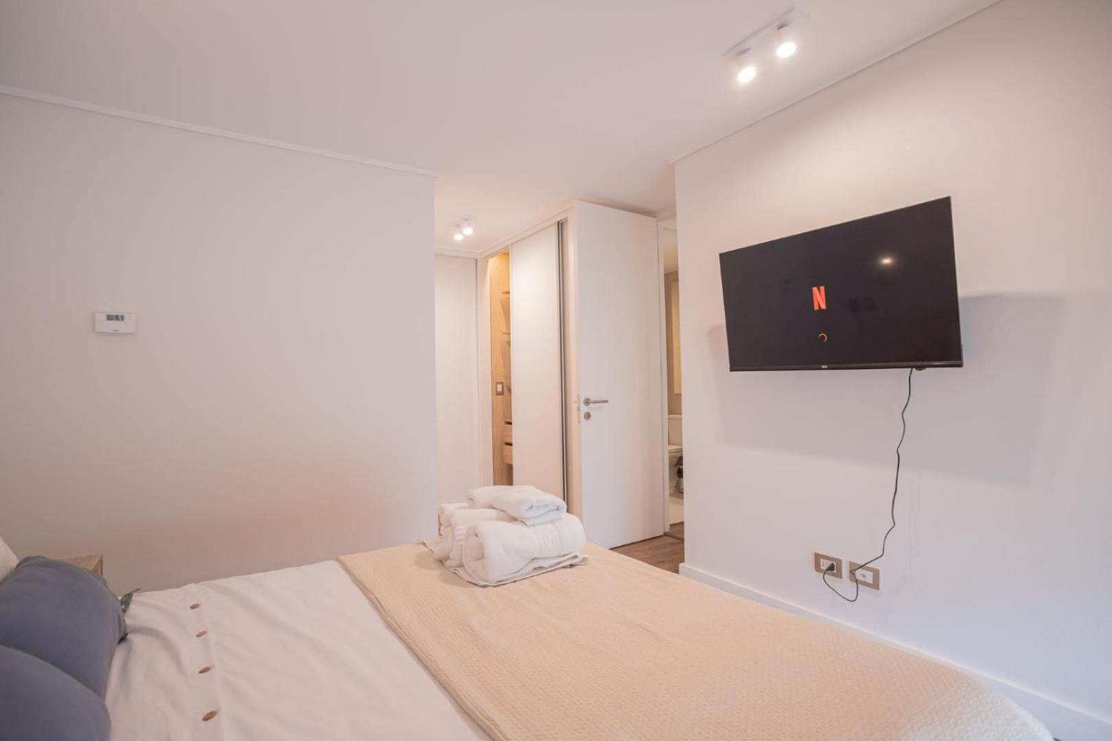 Total Comfort Steps From Parque Araucano Apartment *