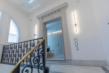 Hom I Moderno Estudio Junto Al Metro Republica
