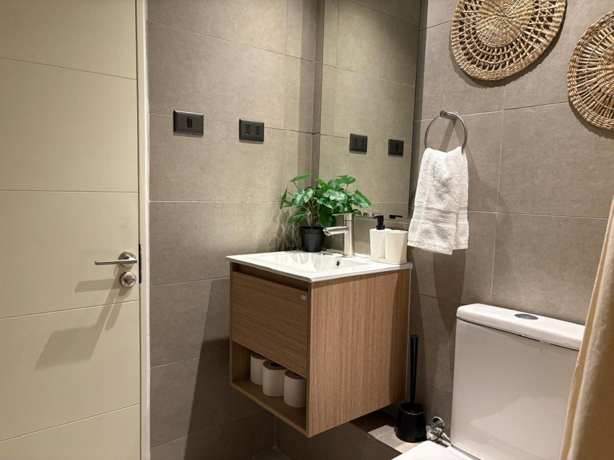 Apartamento Bustamante, Aire Acondicionado, Metro Irarrazaval Linea 5 Y 3, 7 Minutos A Estadio Nacional *