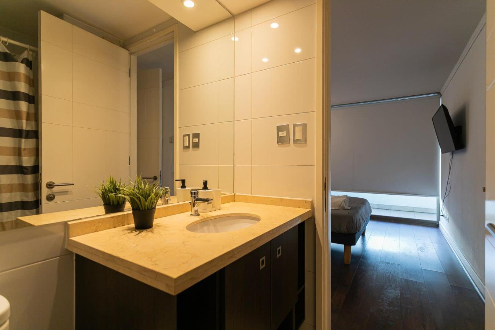 Spacious Steps Away From Parque Arauco Apartamento Santiago