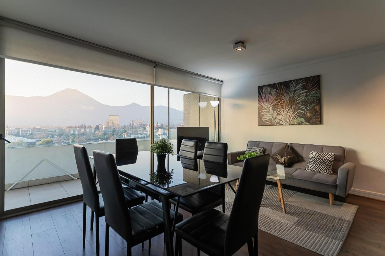 Spacious Steps Away From Parque Arauco Apartamento *