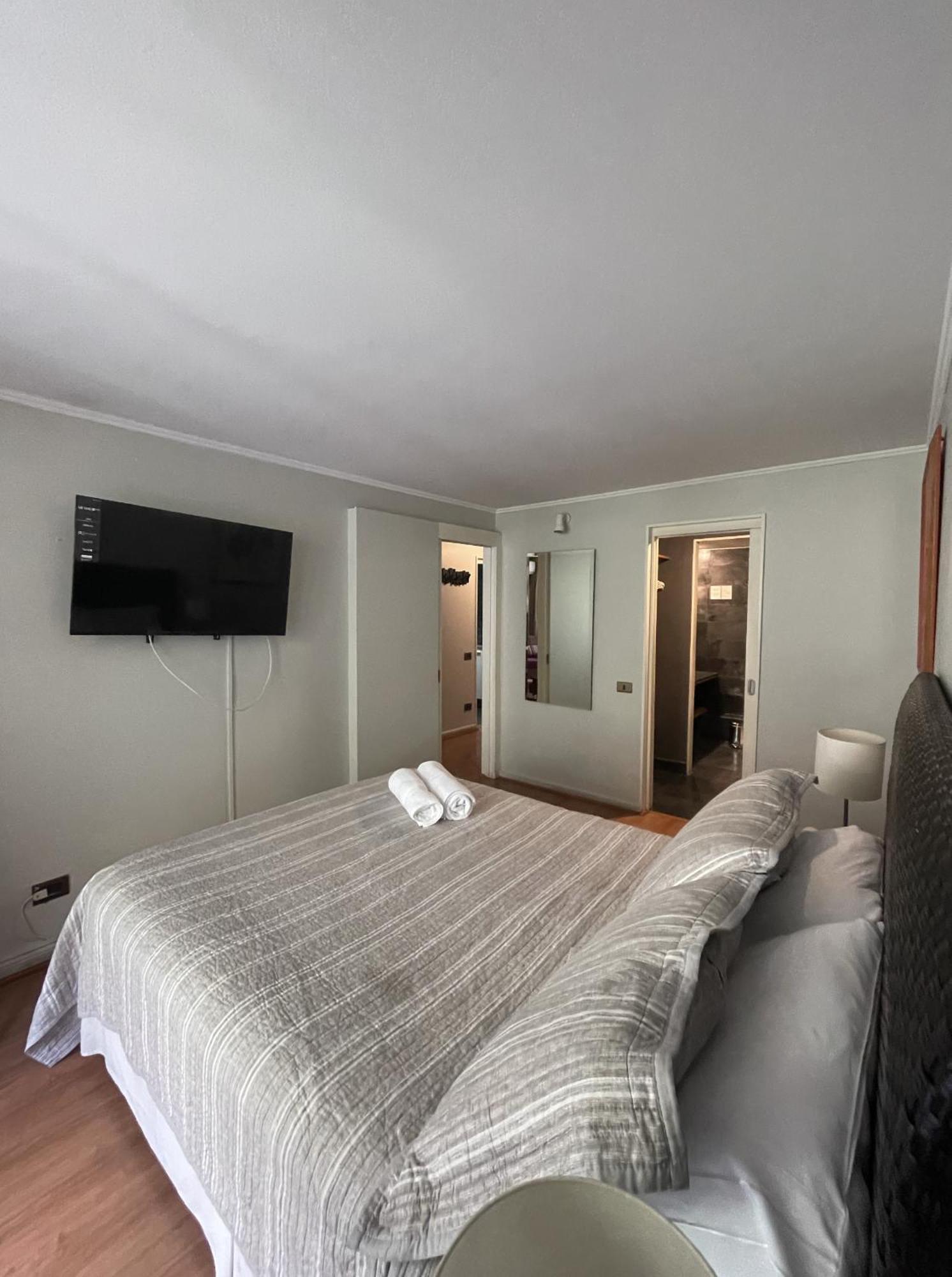 Apartamento Barrio El Golf Condes Con Piscina 1h Santiago de Chile