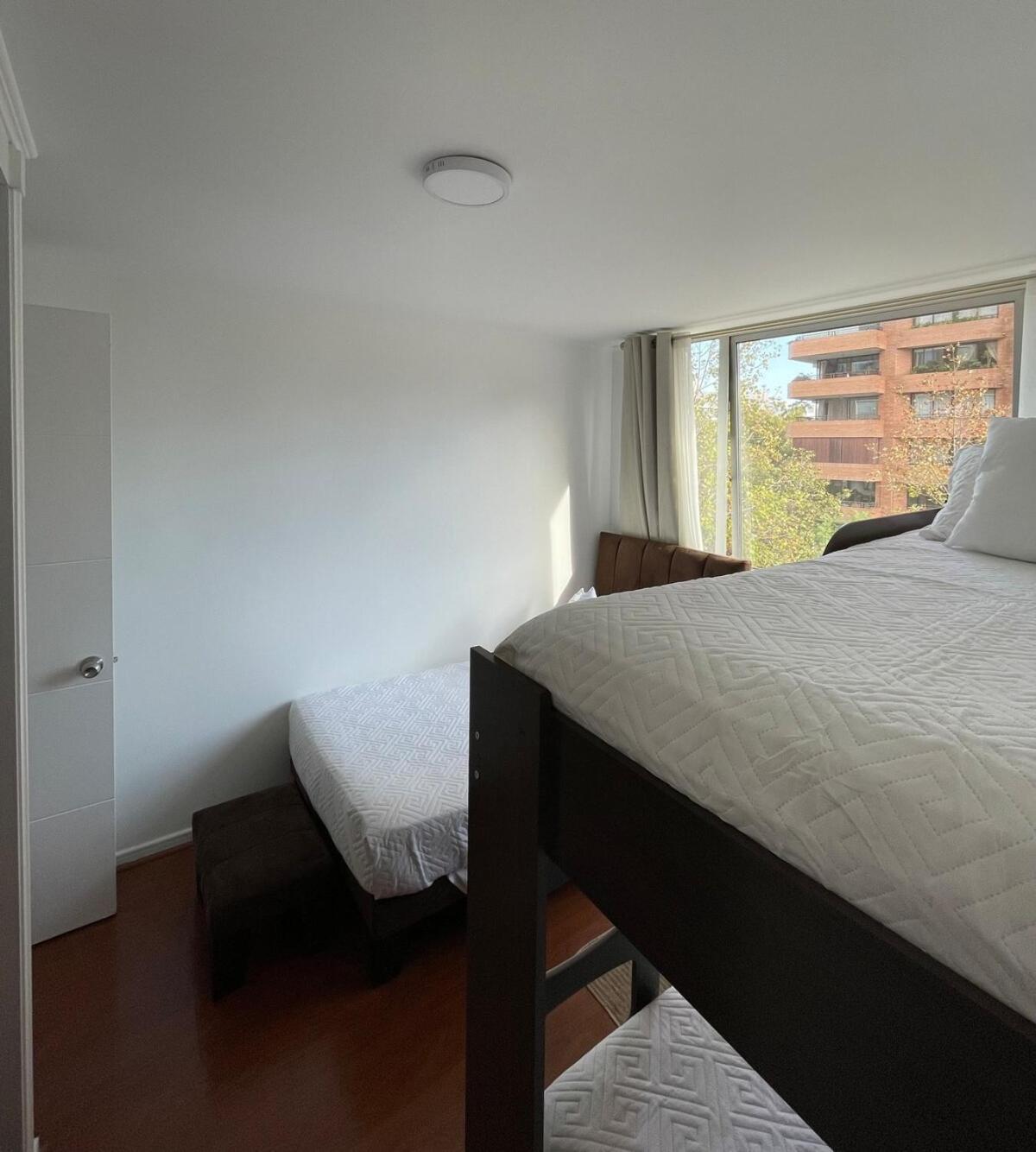 Apartamento 2d2b Con Estacionamiento, Metro Manquehue *