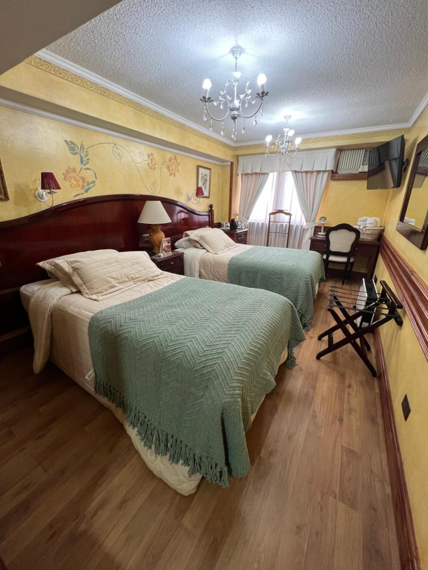 Ciudad De Vitoria Hotel