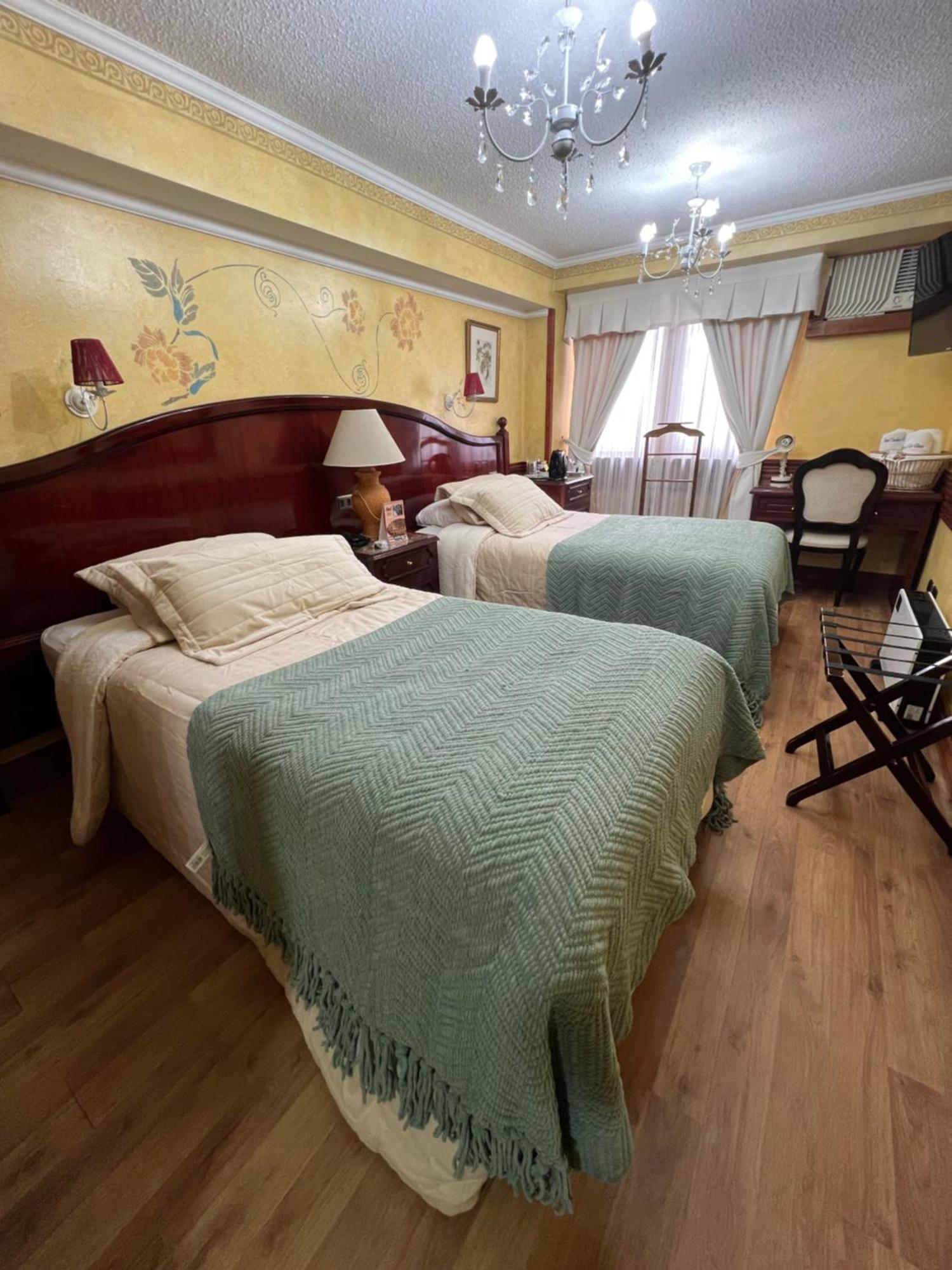 Ciudad De Vitoria Hotel