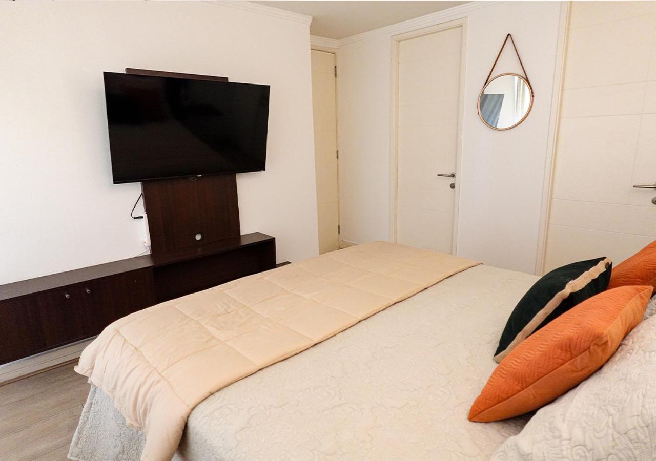 A Pasos Del Parque Arauco - Condes Apartment