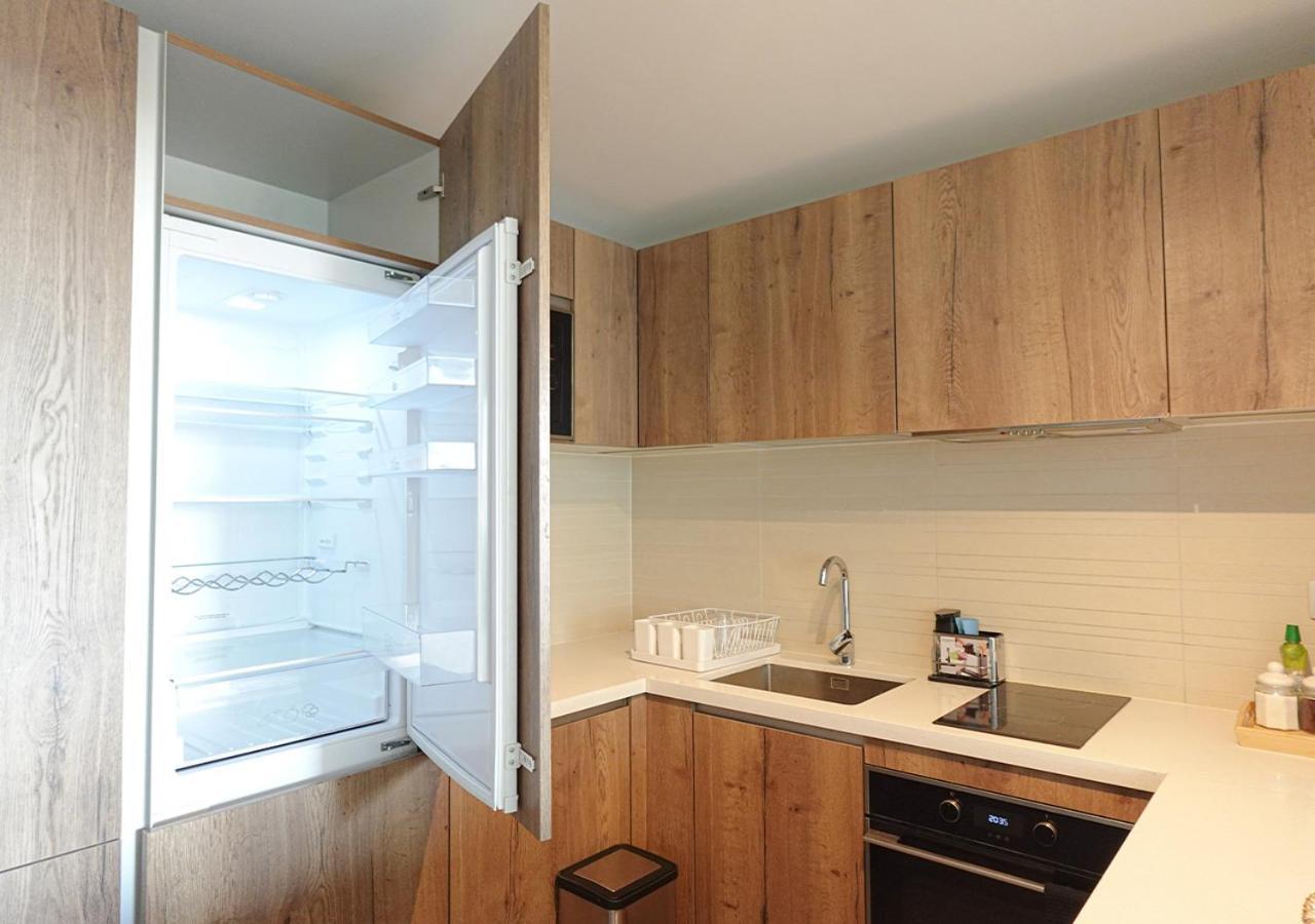 Apartamento Depto Premium A Pasos Del Parque Arauco Con Aire Acondicionado *
