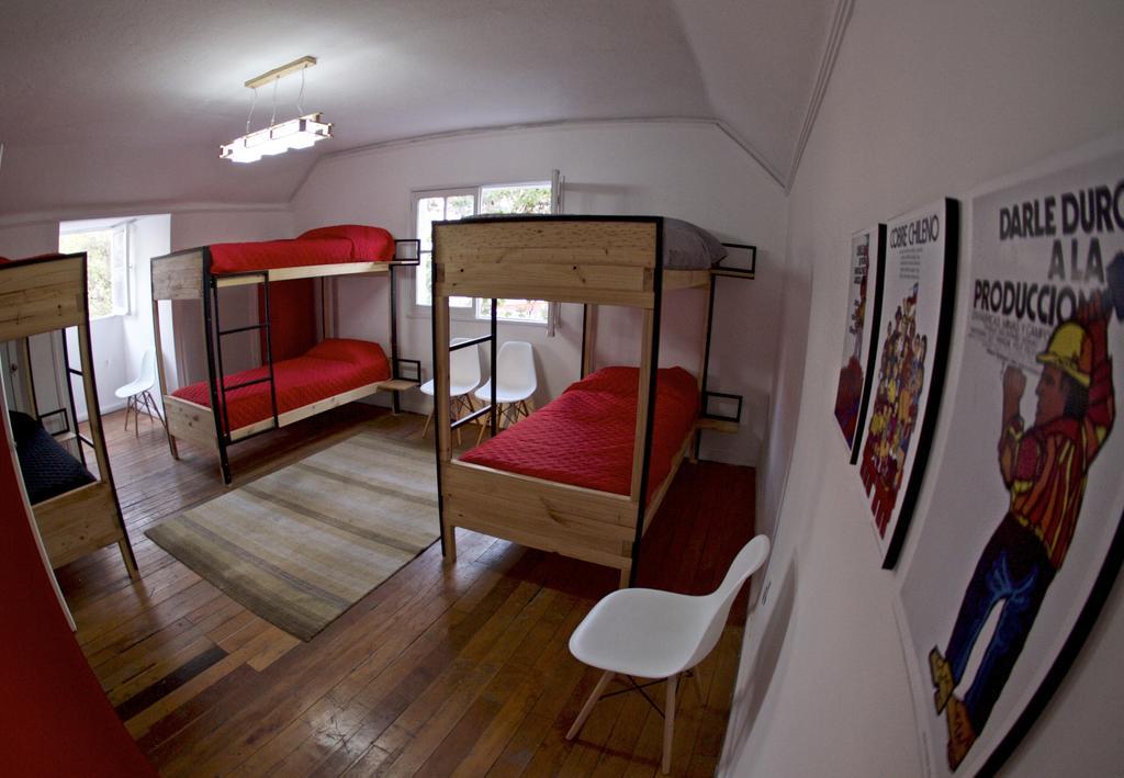 Salvador & Cafe Hostal *
