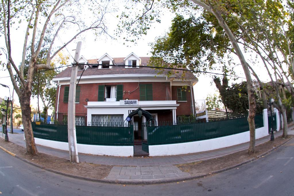 Salvador & Cafe Hostal