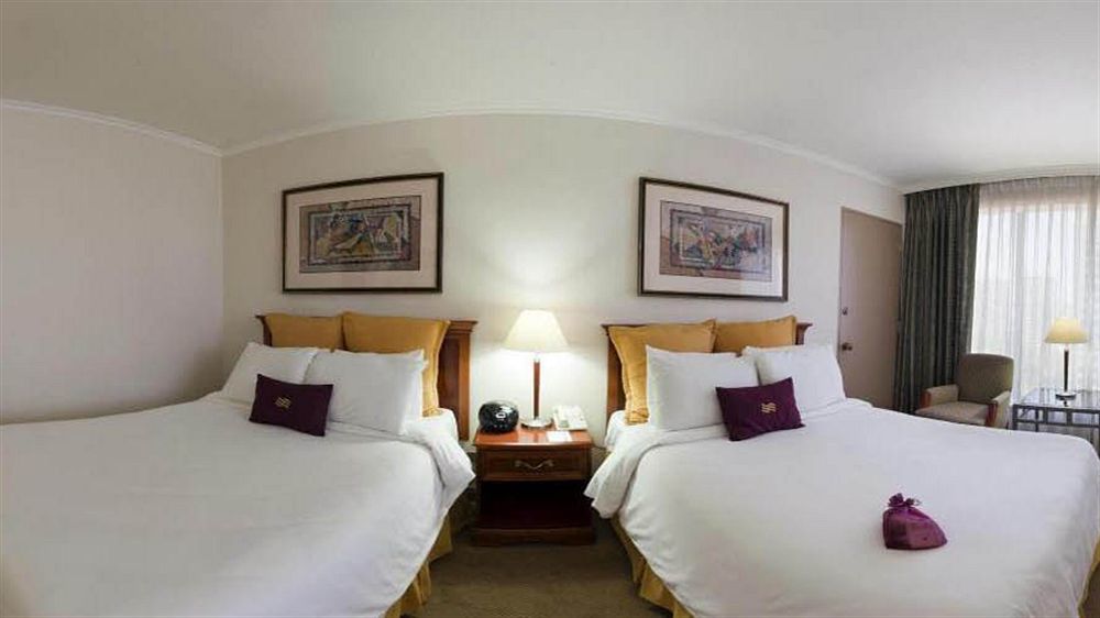 Crowne Plaza Hotel 5*