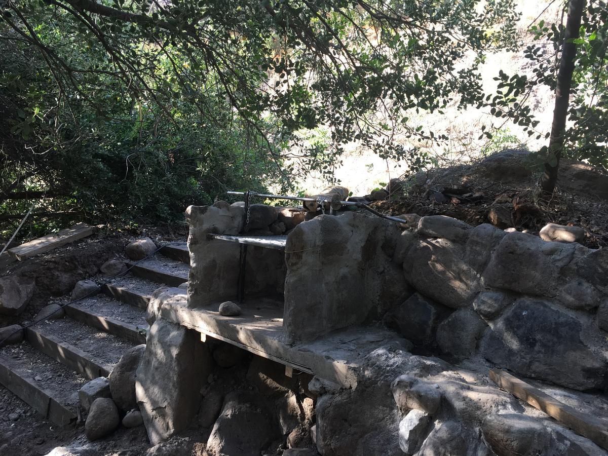 Casa De Piedra Entre Bosque Y Rio