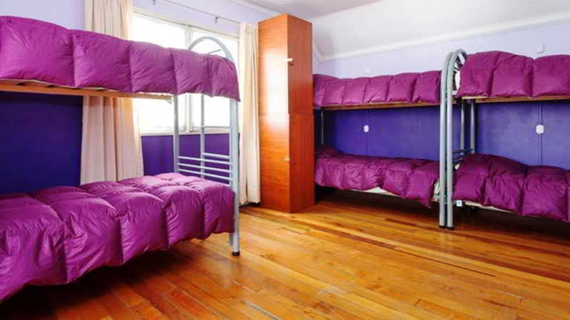Salvador & Cafe Hostal *
