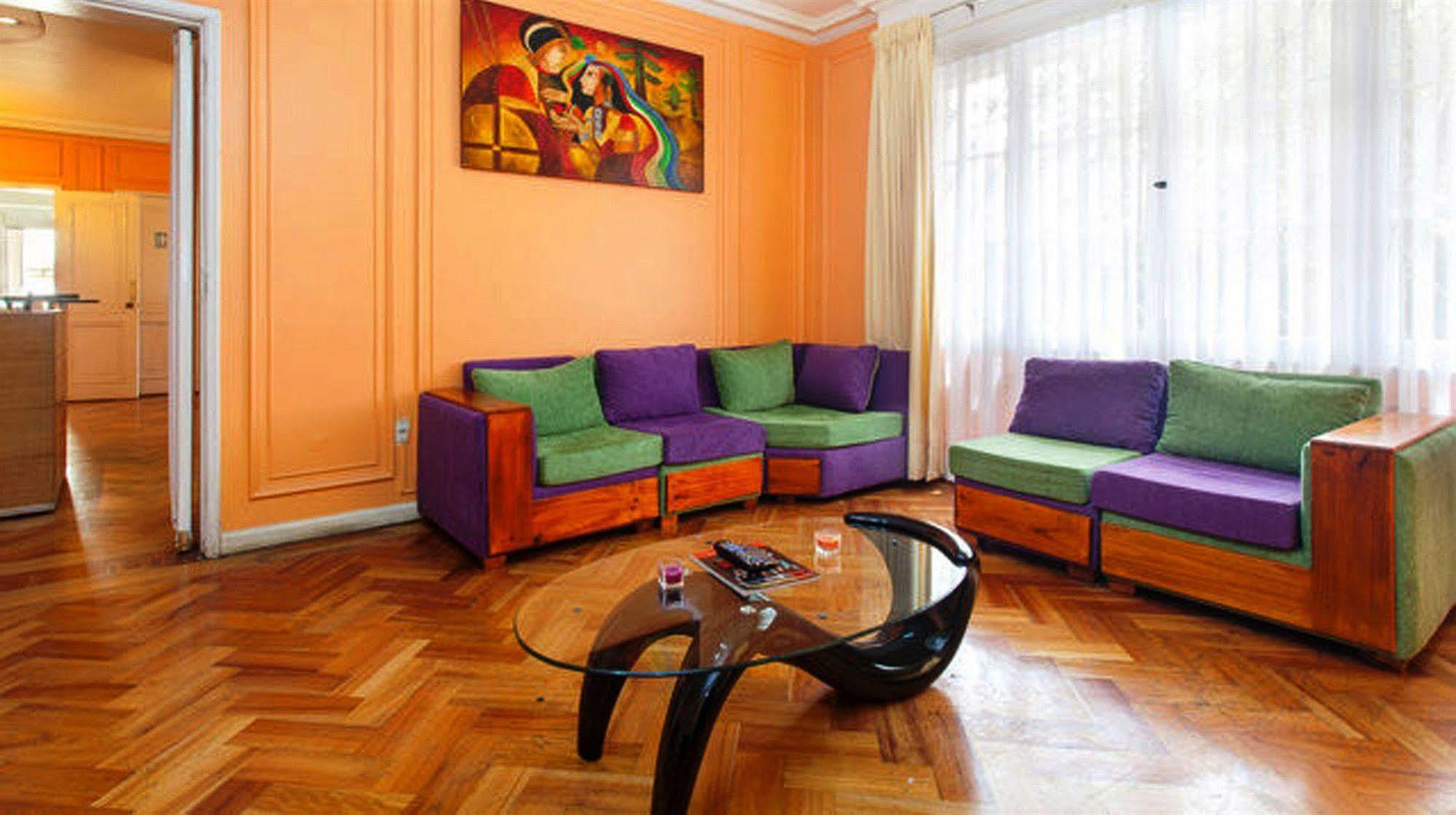 Salvador & Cafe Hostal