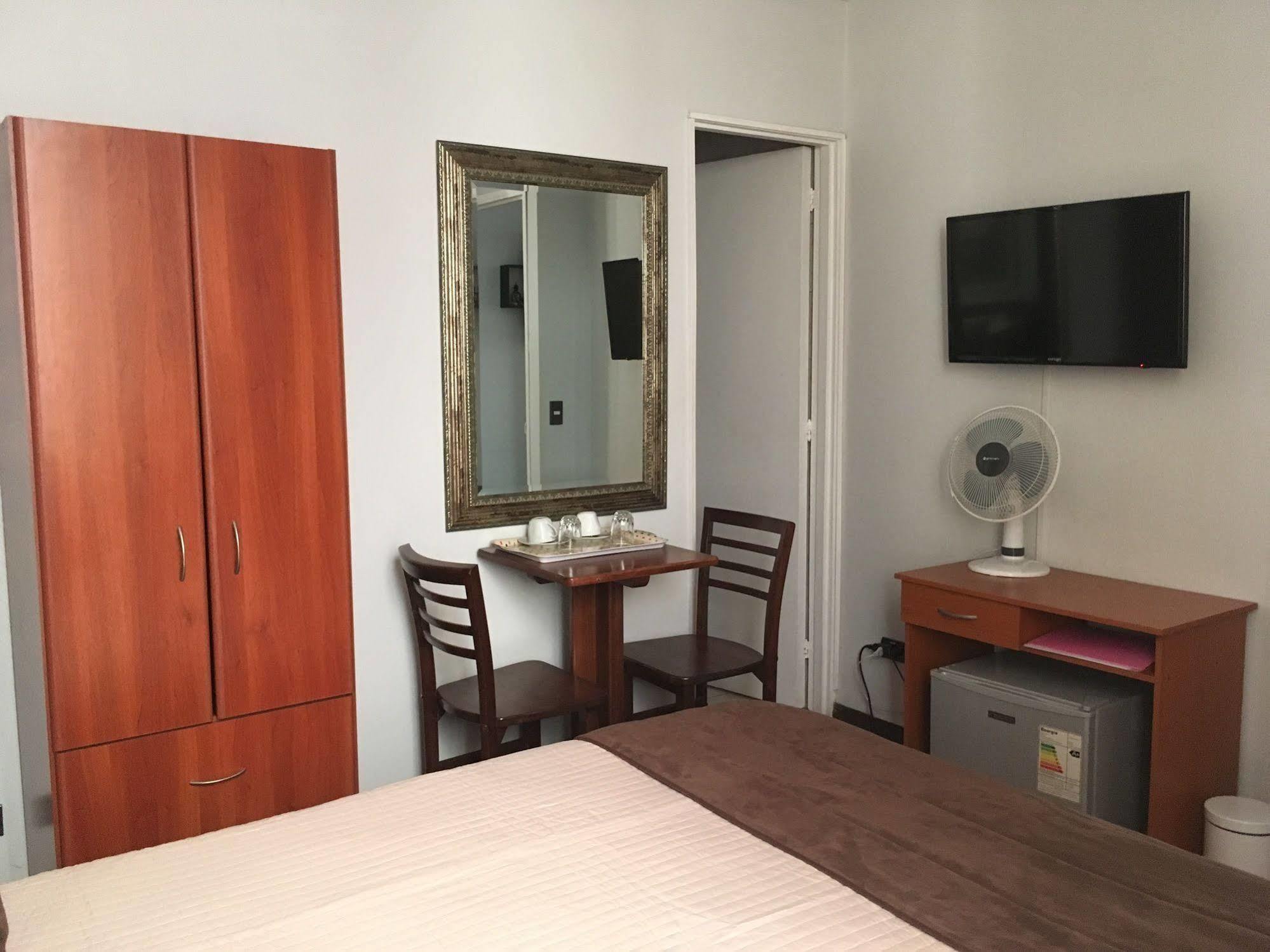 Residencial Universitaria Hotel 2*