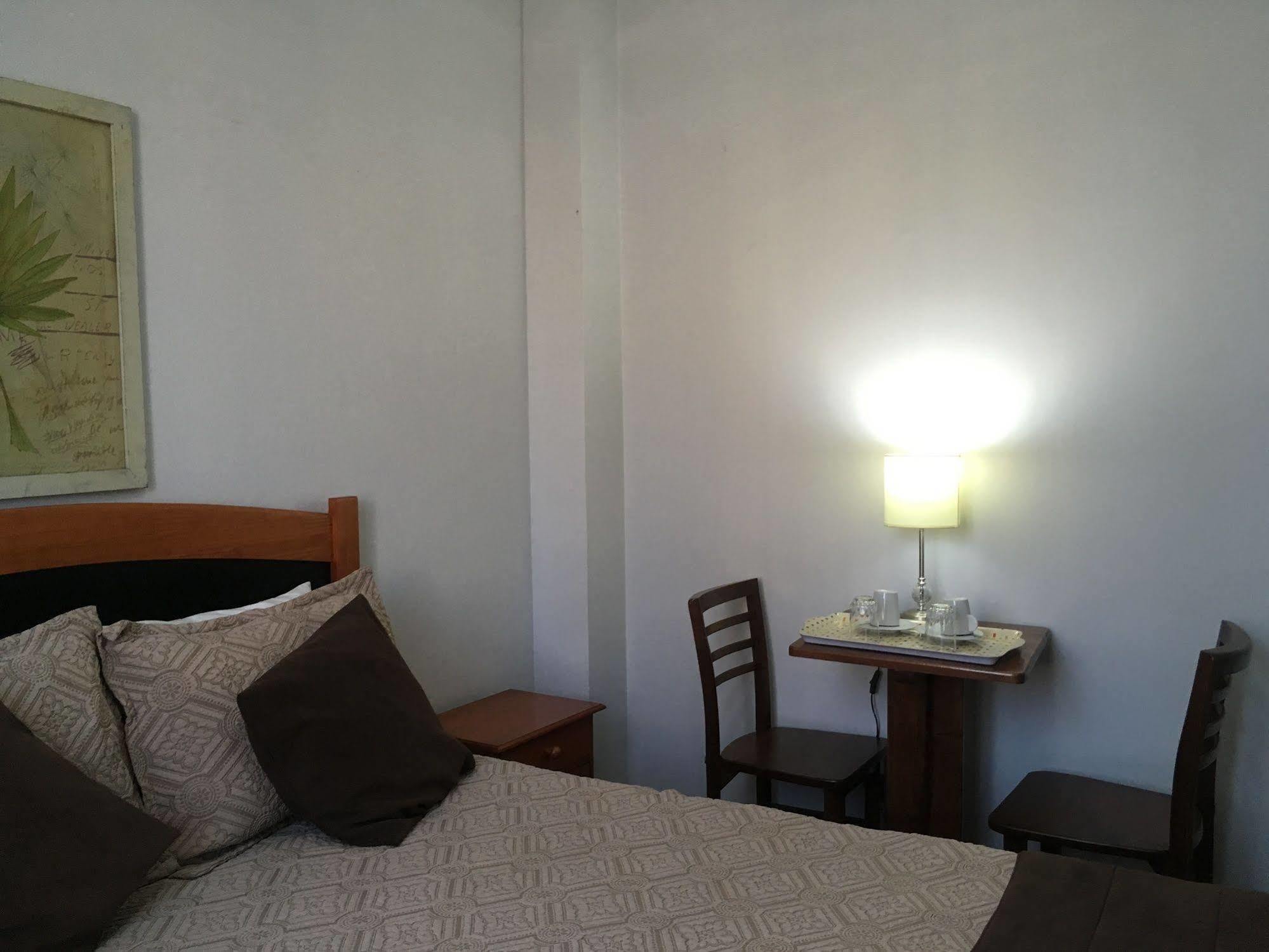 Hotel Residencial Universitaria 2*