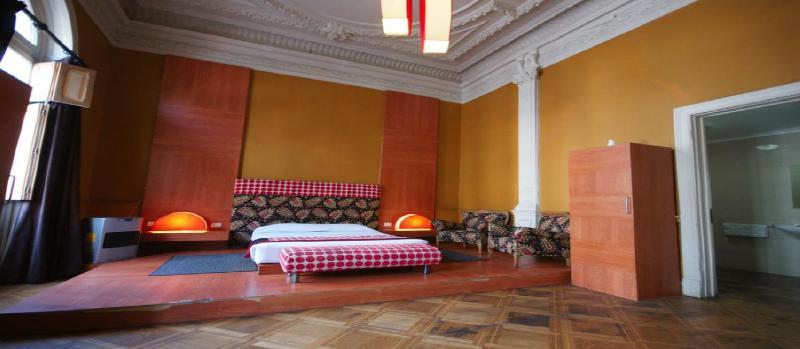 Happy House Hostal