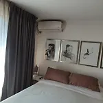 Departamento Centrico En Providencia , A Una Cuadra De Metro Y Muy Cercano A Costanera Center