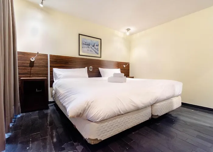 Tribeca King Room - 1BR W/ Pool, Wifi, A/C, Netflix