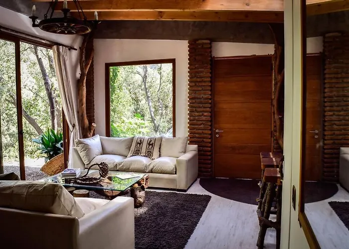 Casa De Piedra Entre Bosque Y Rio
