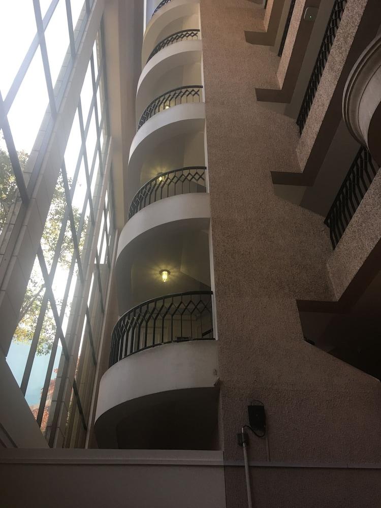 Park Plaza Apartahotel 3*