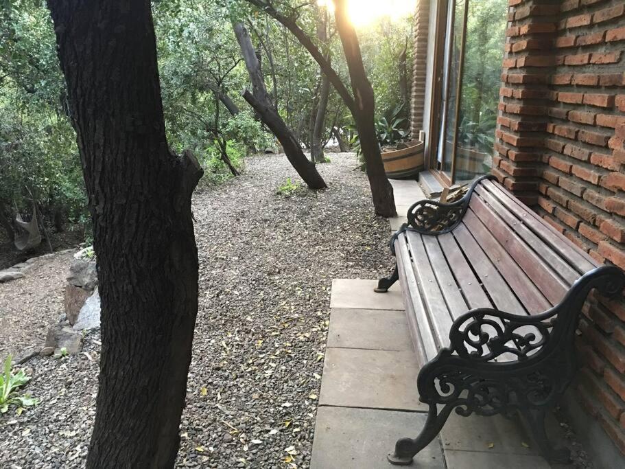 Casa De Piedra Entre Bosque Y Rio *