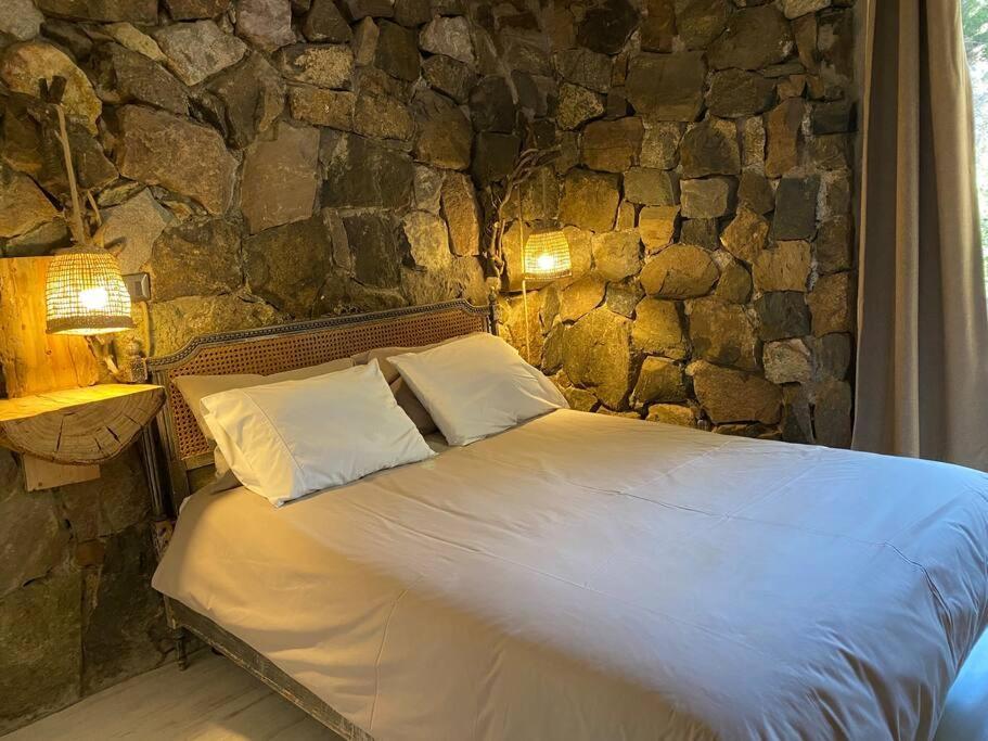 Casa De Piedra Entre Bosque Y Rio Сasa de vacaciones