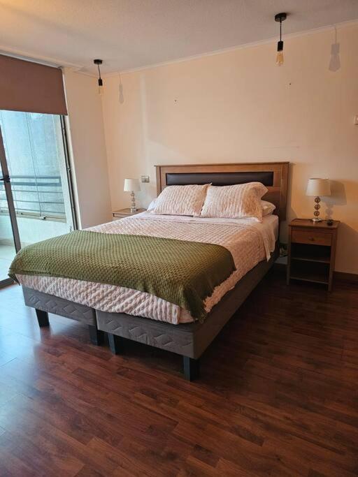 Dpto Costanera Center, Metro Leones 1 Dorm