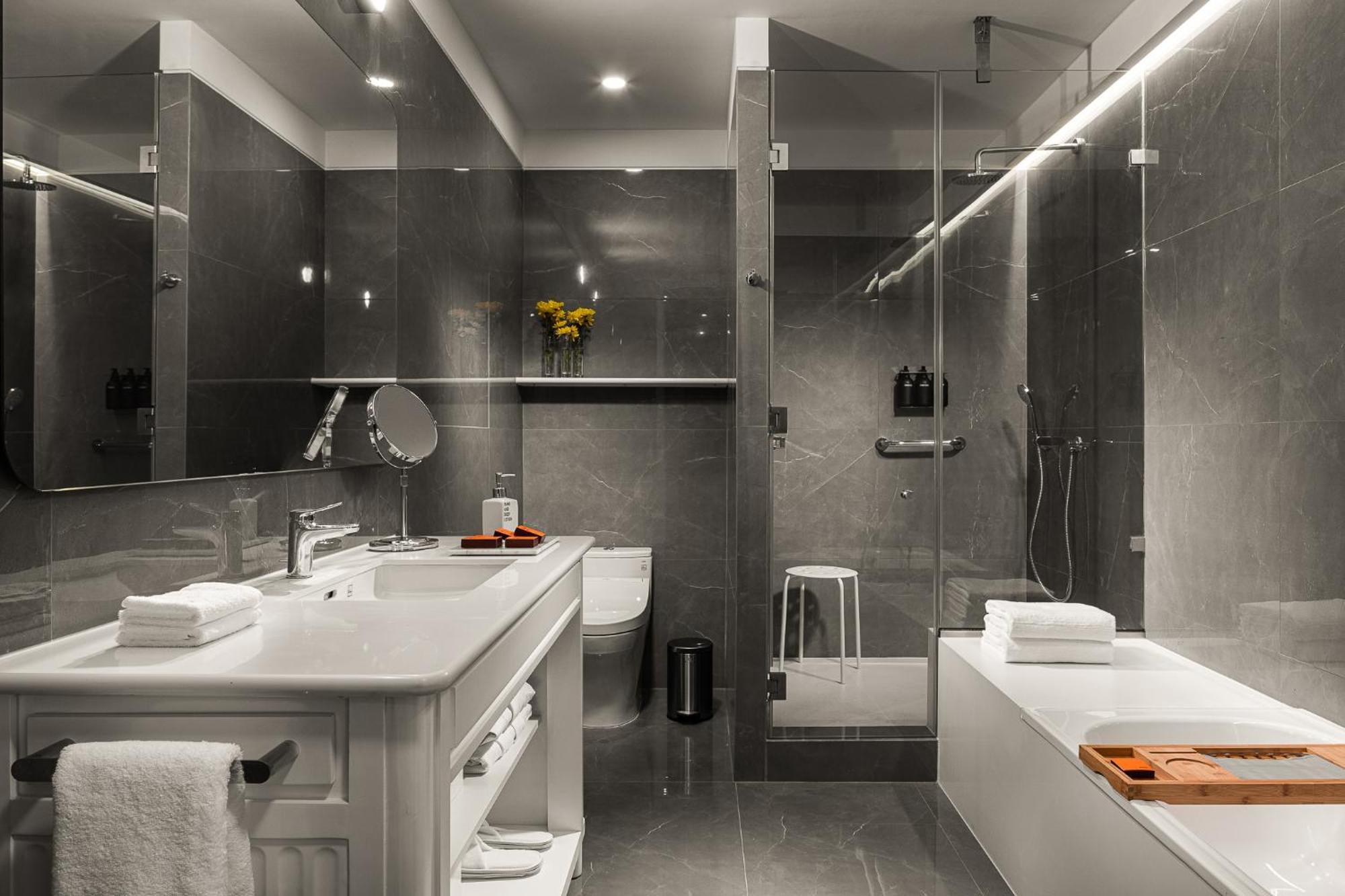 Hotel Debaines