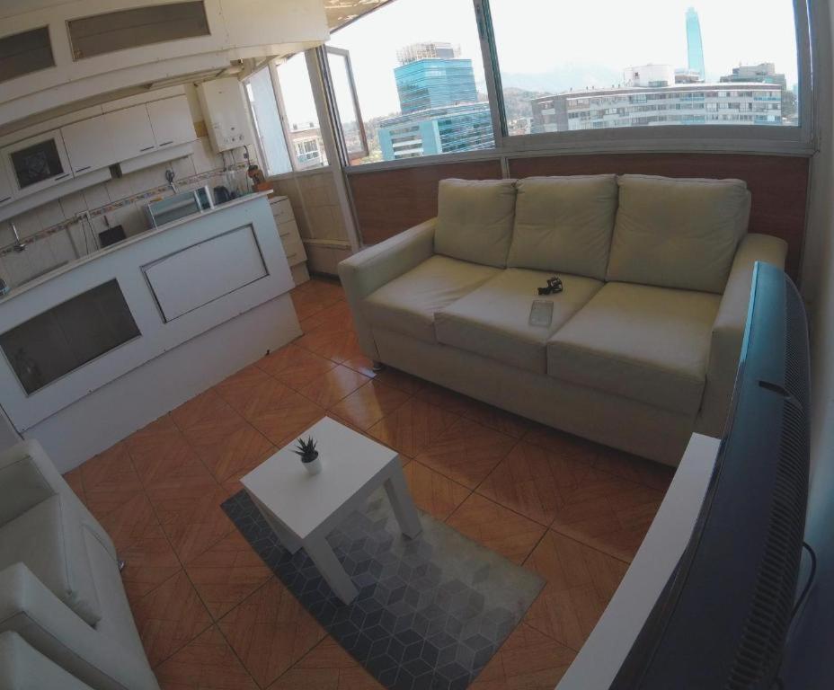 Grande Con Cama Matrimonial En Departamento Compartido - Providencia *